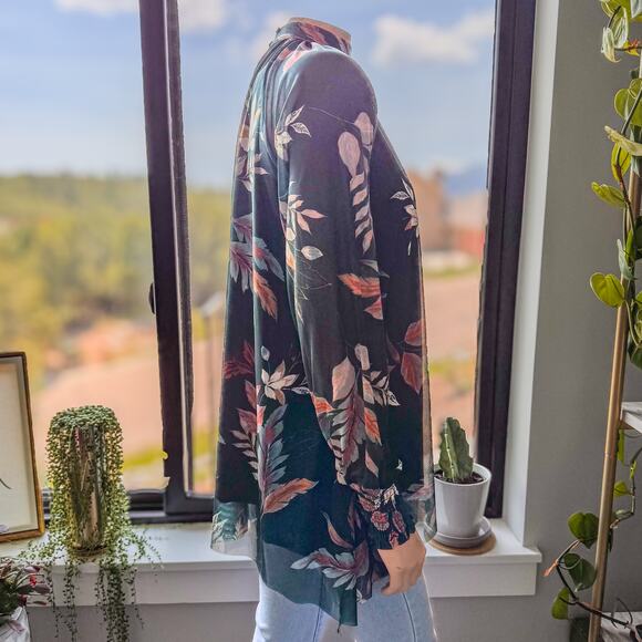 NWT-Gimmicks by Buckle, Leaf Print Mesh Henley Long Sleeve Top, Women’s X-Small - Picture 4 of 12